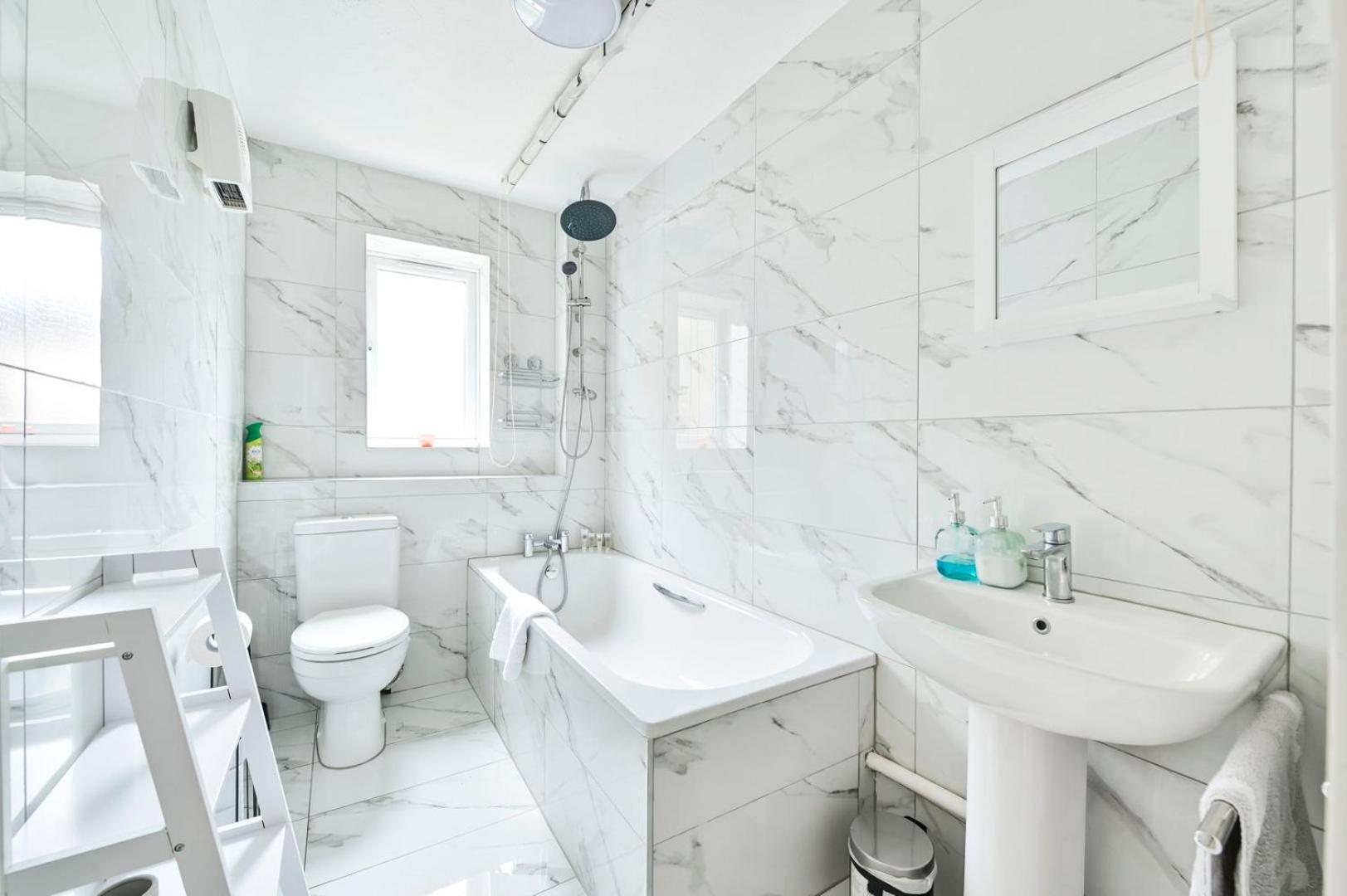 Guestready - Cosy In Colindale *